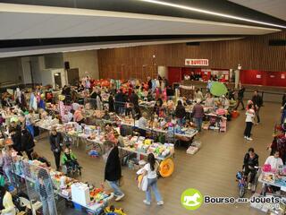 Photo de la bourse aux jouets bourse aux jouets et livre jeunesse