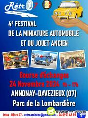 Photo de la bourse aux jouets Bourse miniatures automobiles et jouets anciens