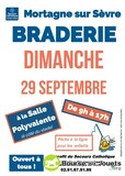 Photo Braderie au profit du Secours Catholique à Mortagne-sur-Sèvre