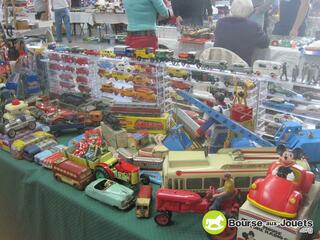 Photo de la bourse aux jouets Salon du jouet ancien : BURDIJOUETS